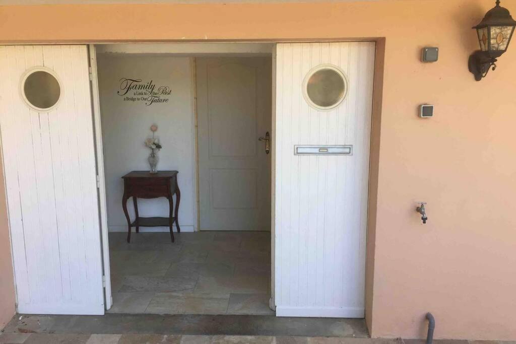 Peaceful 3 Bedroom 8 Person Ground Floor Apartment With Large Private Heated Pool La Digne-d’Amont Kültér fotó